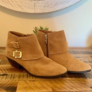Apri Italian Shoemakers Genuine Suede Booties 7M